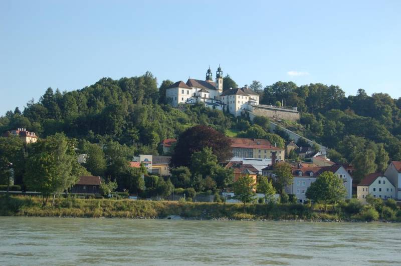 <i><b>240-Passau - der Inn</b></i>